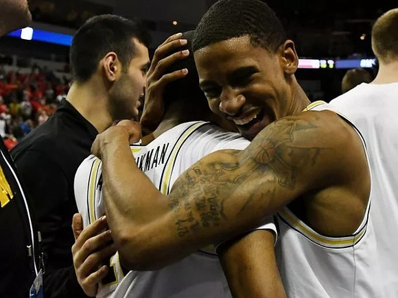 Jordan Poole (2) and Charles Matthews (1)