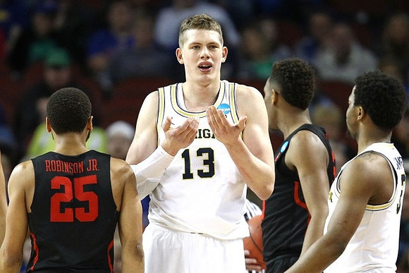 Moritz Wagner (13) and Zavier Simpson (3)