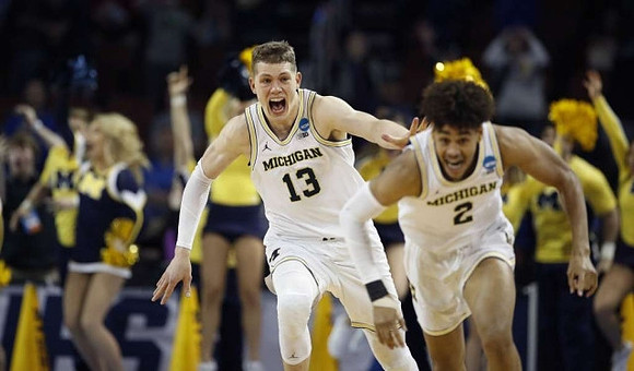 Moritz Wagner (13) and Jordan Poole (2)
