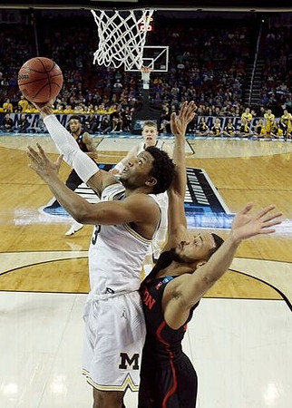 Zavier Simpson (3) and Moritz Wagner (13)