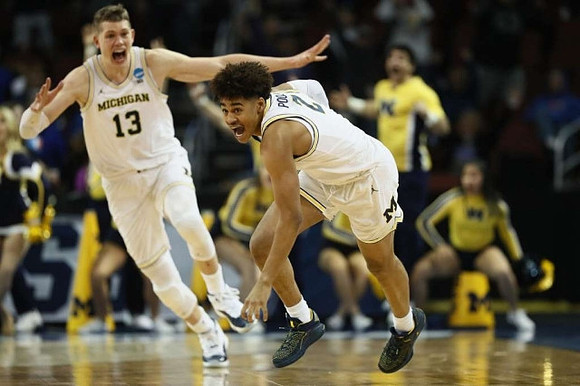 Jordan Poole (2) and Moritz Wagner (13)