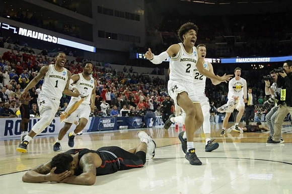 Jordan Poole (2), Charles Matthews (1), Zavier Simpson (3), Duncan Robinson (22), and Jon Teske (15)