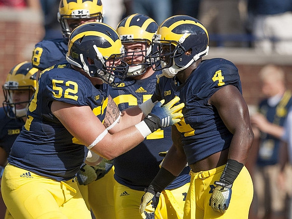Mason Cole (52), Kyle Kalis (67), and De'Veon Smith (4)