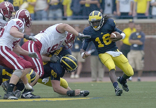David Moosman (60) and Denard Robinson (16)