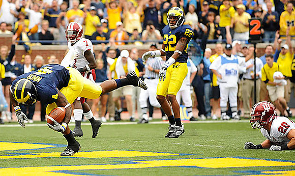 Brandon Minor (4) and Darryl Stonum (22)