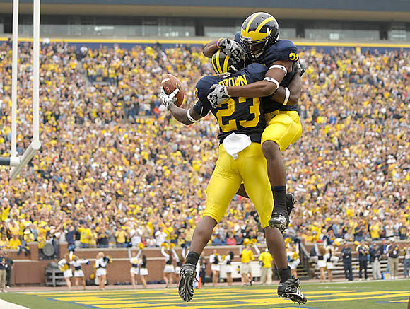 Carlos Brown (23) and Junior Hemingway (21)