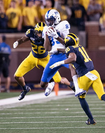 J'Marick Woods (26) and Jaylen Kelly-Powell (16)