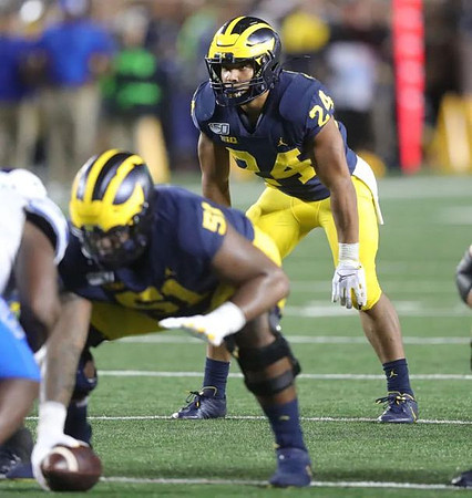 Cesar Ruiz (51) and Zach Charbonnet (24)