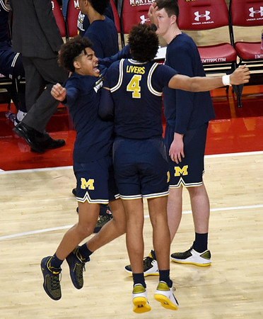 Jordan Poole (2), Isaiah Livers (4), and Jon Teske (15)