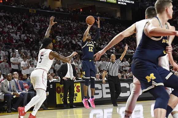 Muhammad-Ali Abdur-Rahkman (12) and Moritz Wagner (13)