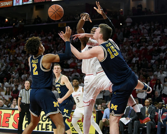 Jordan Poole (2), Duncan Robinson (22), and Jon Teske (15)