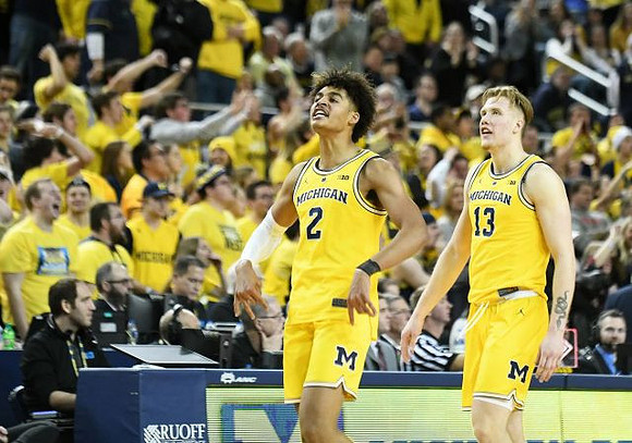 Jordan Poole (2) and Ignas Brazdeikis (13)