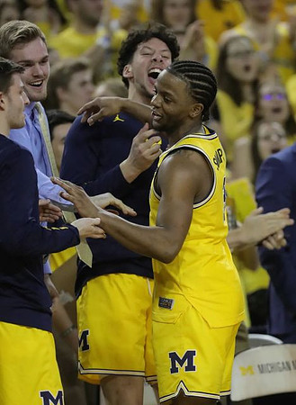 Zavier Simpson (3) and Michigan Team