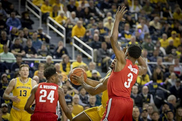 Jon Teske (15) and Zavier Simpson (3)