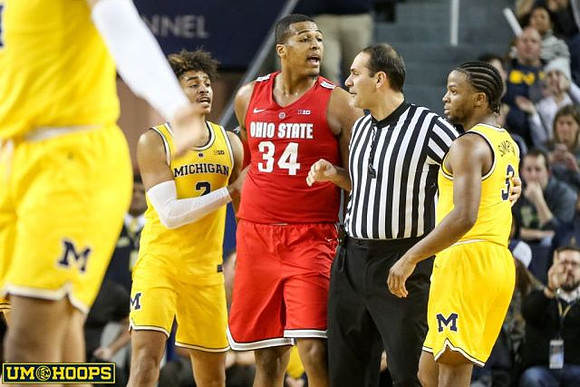 Jordan Poole (2) and Zavier Simpson (3)