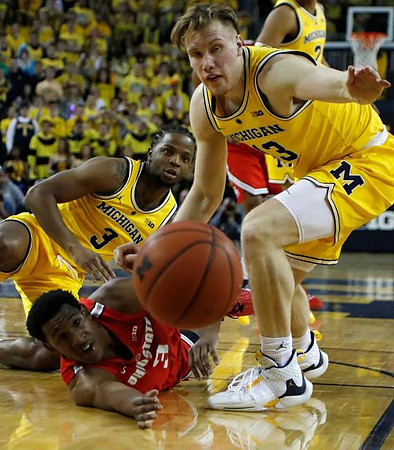 Zavier Simpson (3) and Ignas Brazdeikis (13)