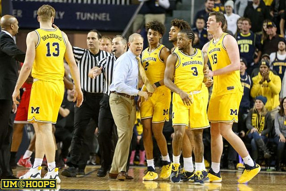 Ignas Brazdeikis (13), John Beilein, Jordan Poole (2), Isaiah Livers (4), Zavier Simpson (3), and Jon Teske (15)