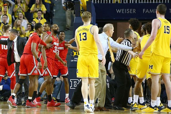Ignas Brazdeikis (13), John Beilein, Jon Teske (15), Isaiah Livers (4), Zavier Simpson (3), and Jordan Poole (2)
