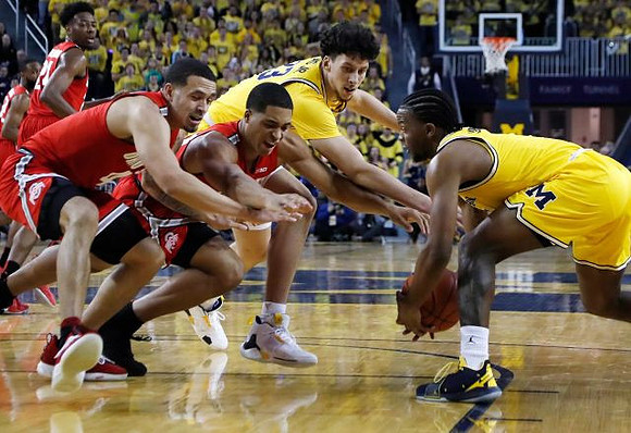 Brandon Johns Jr. (23) and Zavier Simpson (3)