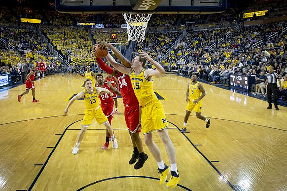 Jon Teske (15), Ignas Brazdeikis (13), Charles Matthews (1), and Zavier Simpson (3)