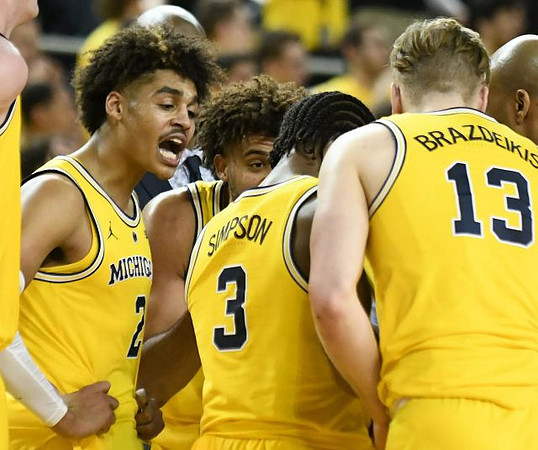 Jordan Poole (2), Isaiah Livers (4), Zavier Simpson (3), and Ignas Brazdeikis (13)