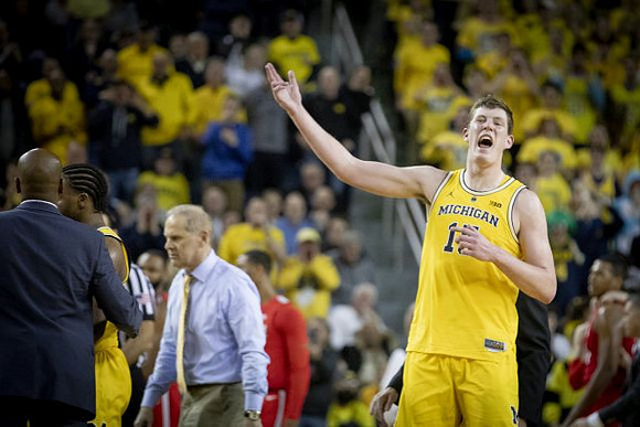 Deandre Haynes, Zavier Simpson (3), John Beilein, and Jon Teske (15)