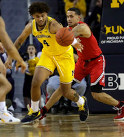 Isaiah Livers (4)