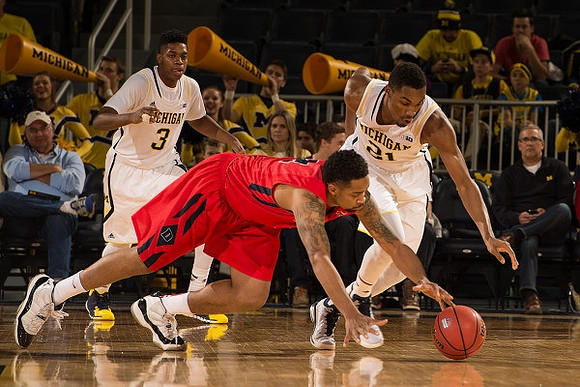 Kameron Chatman (3) and Zak Irvin (21)