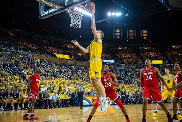 Ignas Brazdeikis (13) and Jon Teske (15)