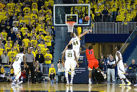 Derrick Walton Jr. (10), Zak Irvin (21), Max Bielfeldt (44), and Caris LeVert (23)