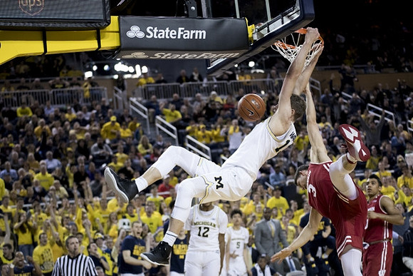 Muhammad-Ali Abdur-Rahkman (12) and Moritz Wagner (13)