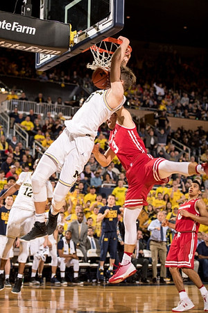 Muhammad-Ali Abdur-Rahkman (12) and Moritz Wagner (13)