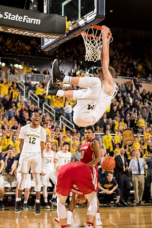 Muhammad-Ali Abdur-Rahkman (12) and Moritz Wagner (13)