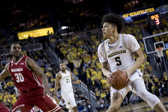 Zak Irvin (21) and D.J. Wilson (5)