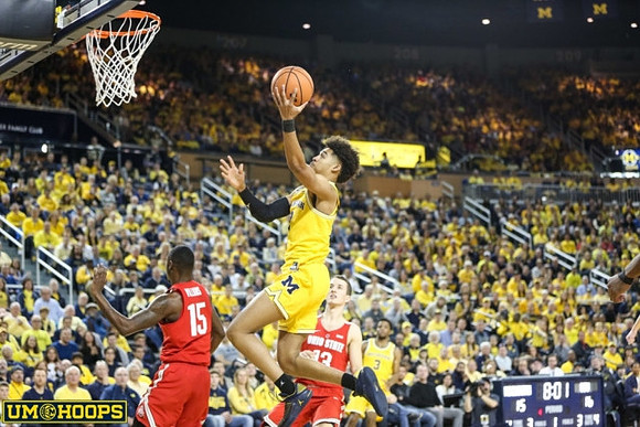 Jordan Poole (2) and Zavier Simpson (3)