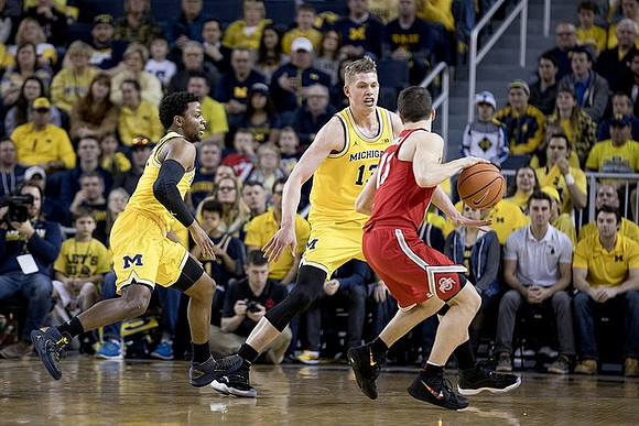 Zavier Simpson (3) and Moritz Wagner (13)