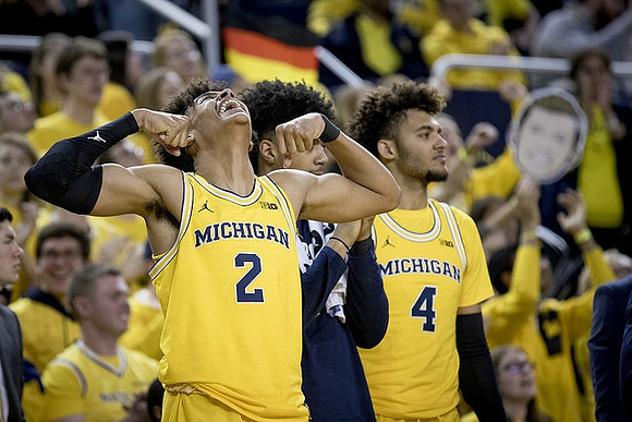 Jordan Poole (2), Ibi Watson (23), and Isaiah Livers (4)