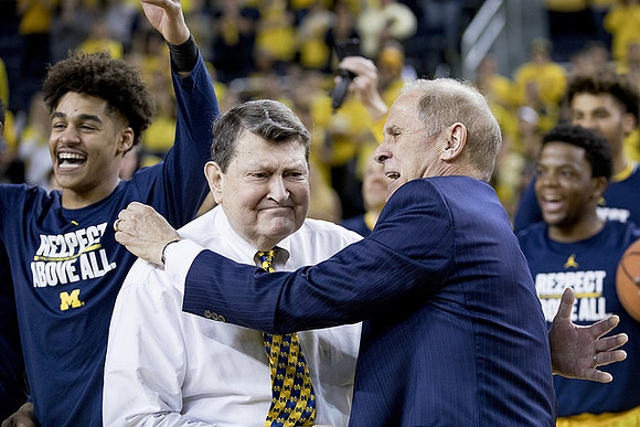 Jordan Poole (2), John Beilein, Zavier Simpson (3), and Isaiah Livers (4)