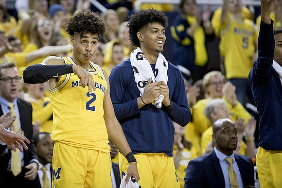 Jordan Poole (2), Ibi Watson (23), and Deandre Haynes