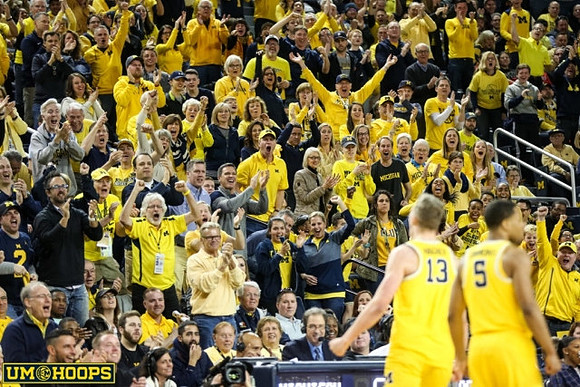 Moritz Wagner (13) and Jaaron Simmons (5)