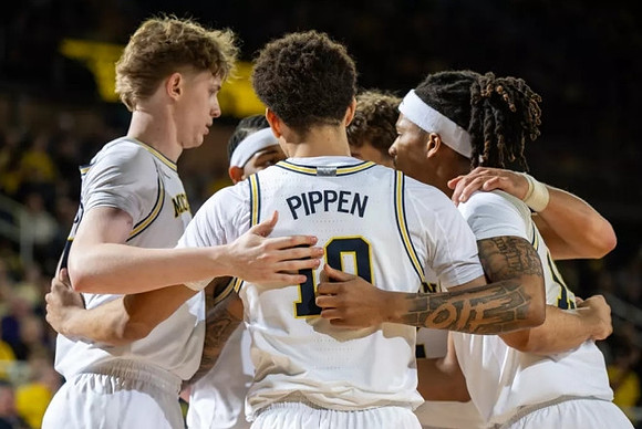 Sam Walters (24), Justin Pippen (10), Rubin Jones (15), Roddy Gayle Jr. (11), and Will Tschetter (42)