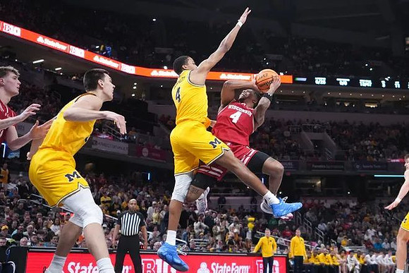 Vladislav Goldin (50) and Nimari Burnett (4)