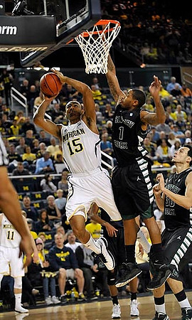 Jon Horford (15) and Nik Stauskas (11)