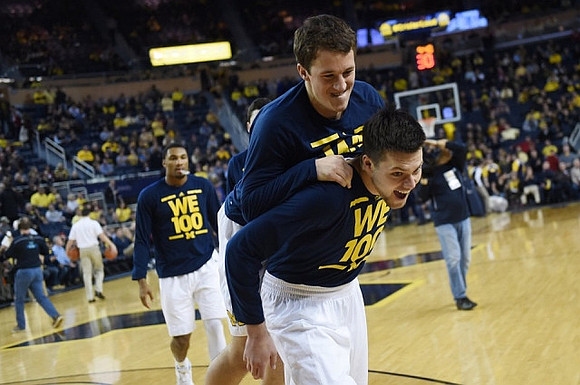 Zak Irvin (21), Andrew Dakich (11), and Brent Hibbitts (0)