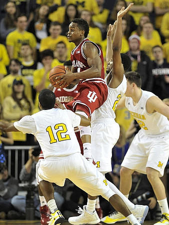 Muhammad-Ali Abdur-Rahkman (12), Zak Irvin (21), and Duncan Robinson (22)