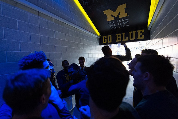 Duncan Robinson (22) and Mark Donnal (34)