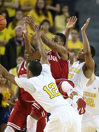 Muhammad-Ali Abdur-Rahkman (12), Zak Irvin (21), and Duncan Robinson (22)