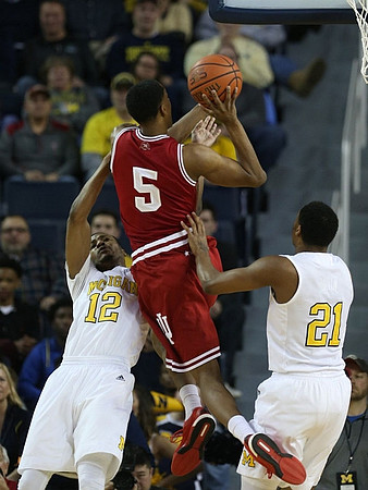 Muhammad-Ali Abdur-Rahkman (12) and Zak Irvin (21)