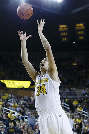 Zak Irvin (21) and Mark Donnal (34)
