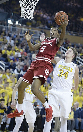 Duncan Robinson (22) and Mark Donnal (34)